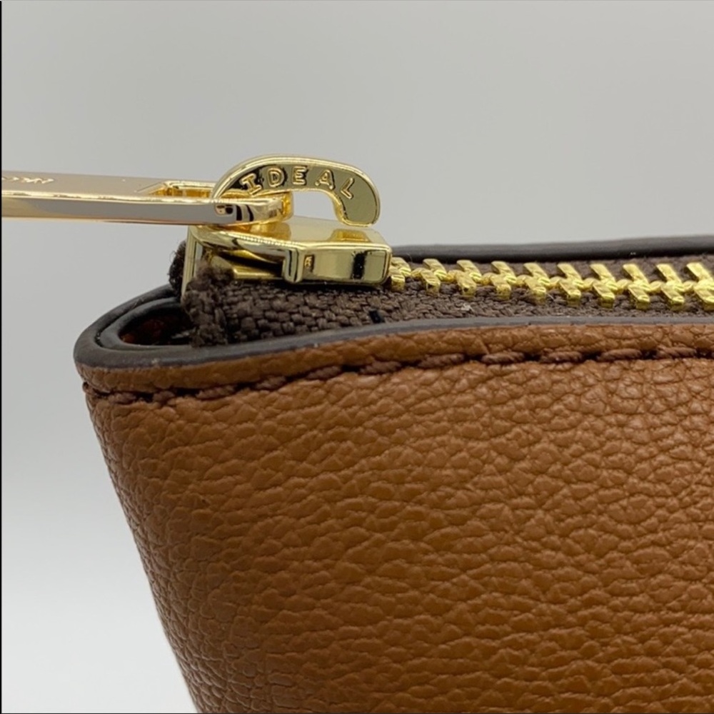 MICHAEL KORS CHARLOTTE LG TZ TOTE BROWN SIGNATURE - Picture 9 of 13